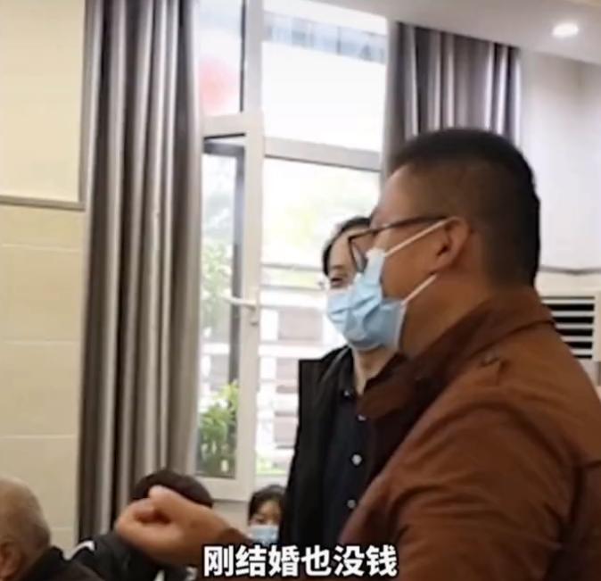 陕西一男子顽疾被老中医1分钟治好，情绪激动竖拇指哭诉：九年了