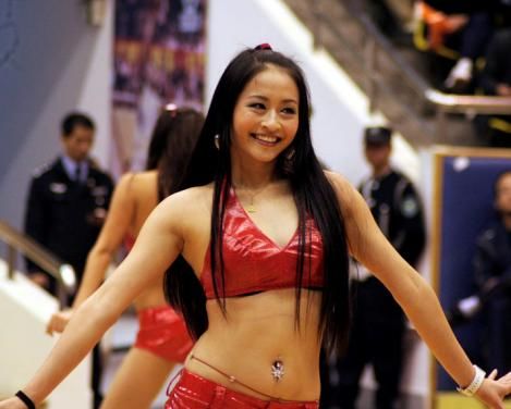 宏远宝贝13年成最老牌啦啦队，丰满性感被模仿，转型变美工程