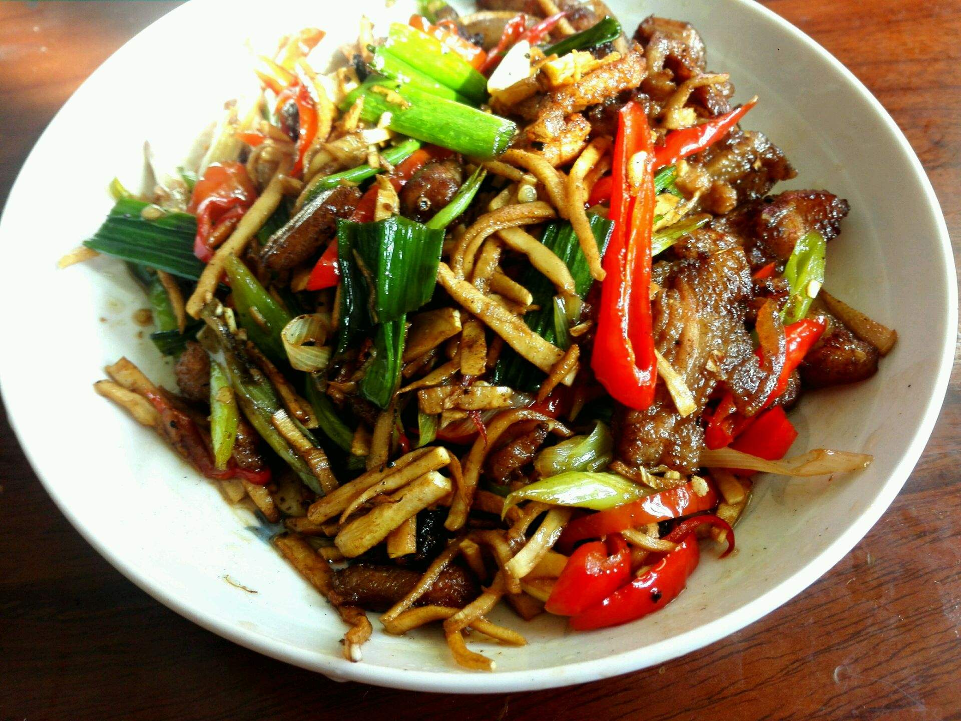 鲜竹笋炒肉小孩必吃,竹笋炒肉怎么做好吃香辣