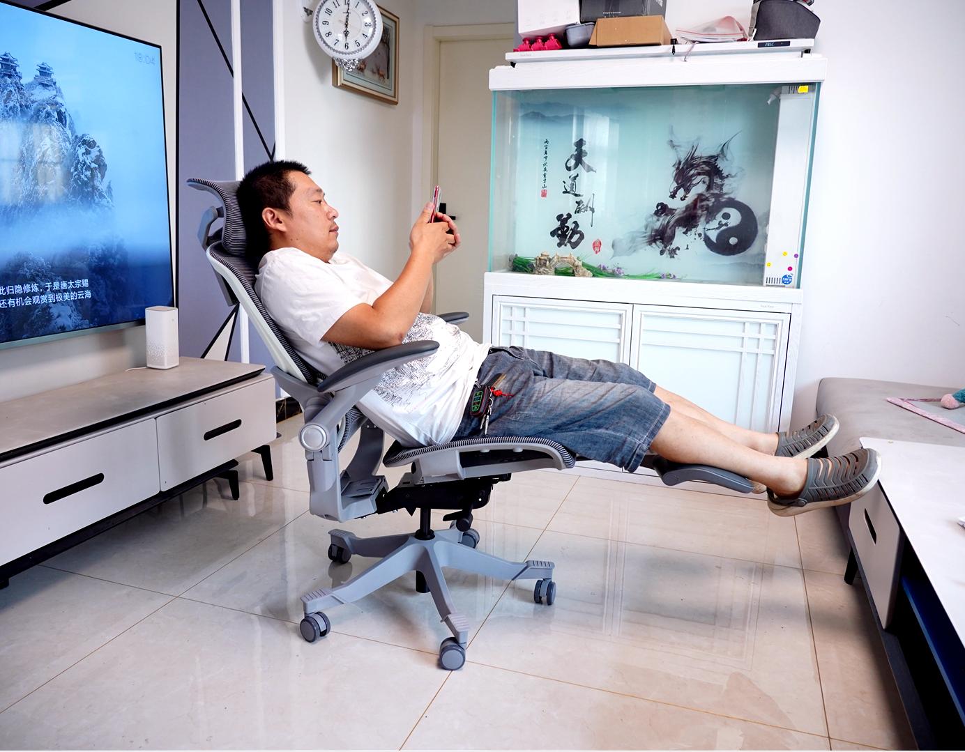 缓解疲劳，降低久坐危害，请选择网易严选3D悬挂腰靠人体工学转椅