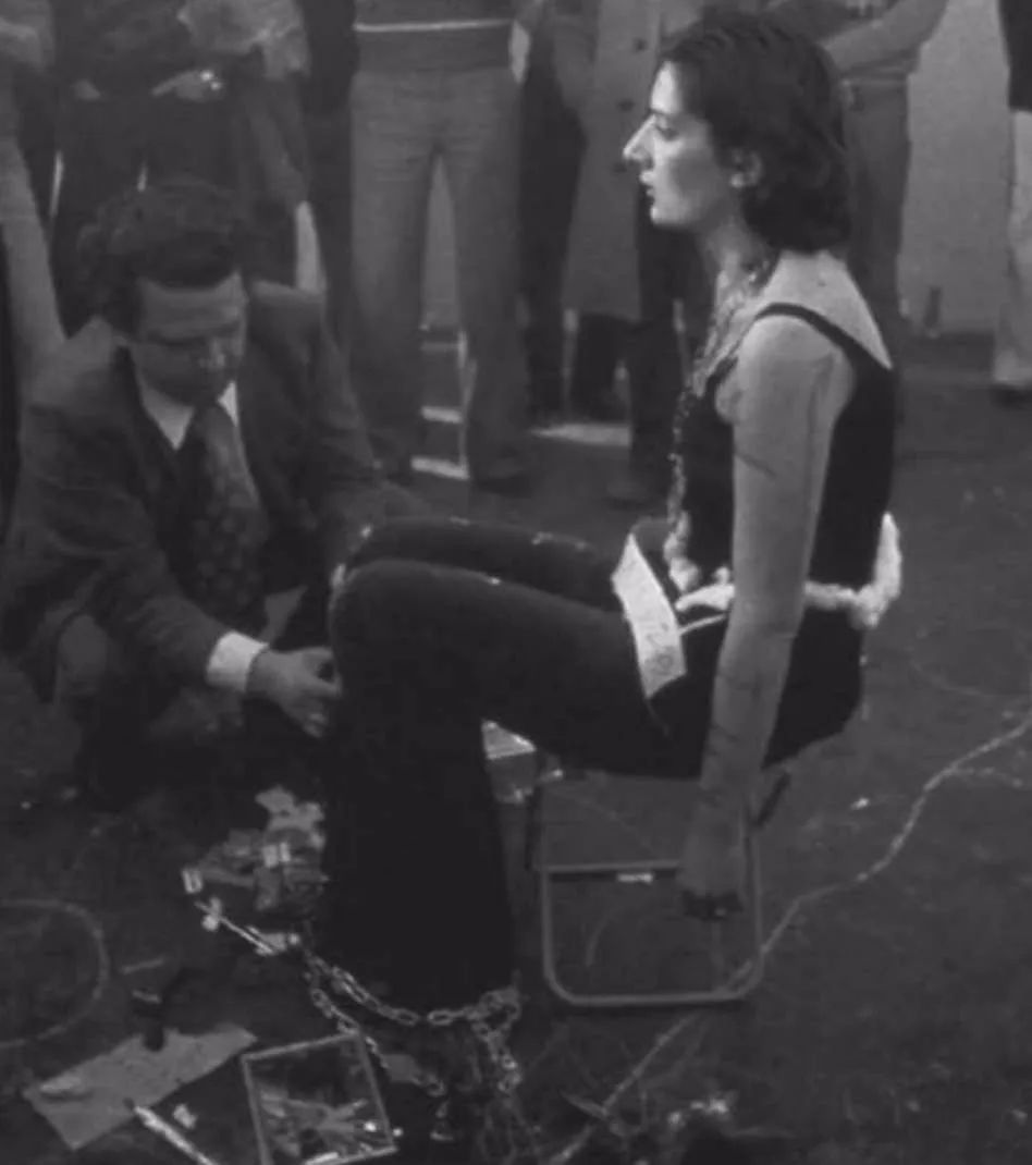 最著名艺术家CP永别：出轨后他结了婚，她却独身一人……