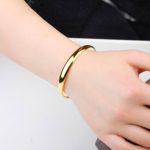 黄金圆棍手镯和扁平手镯优缺点,怎么看自己适合什么样的黄金手镯