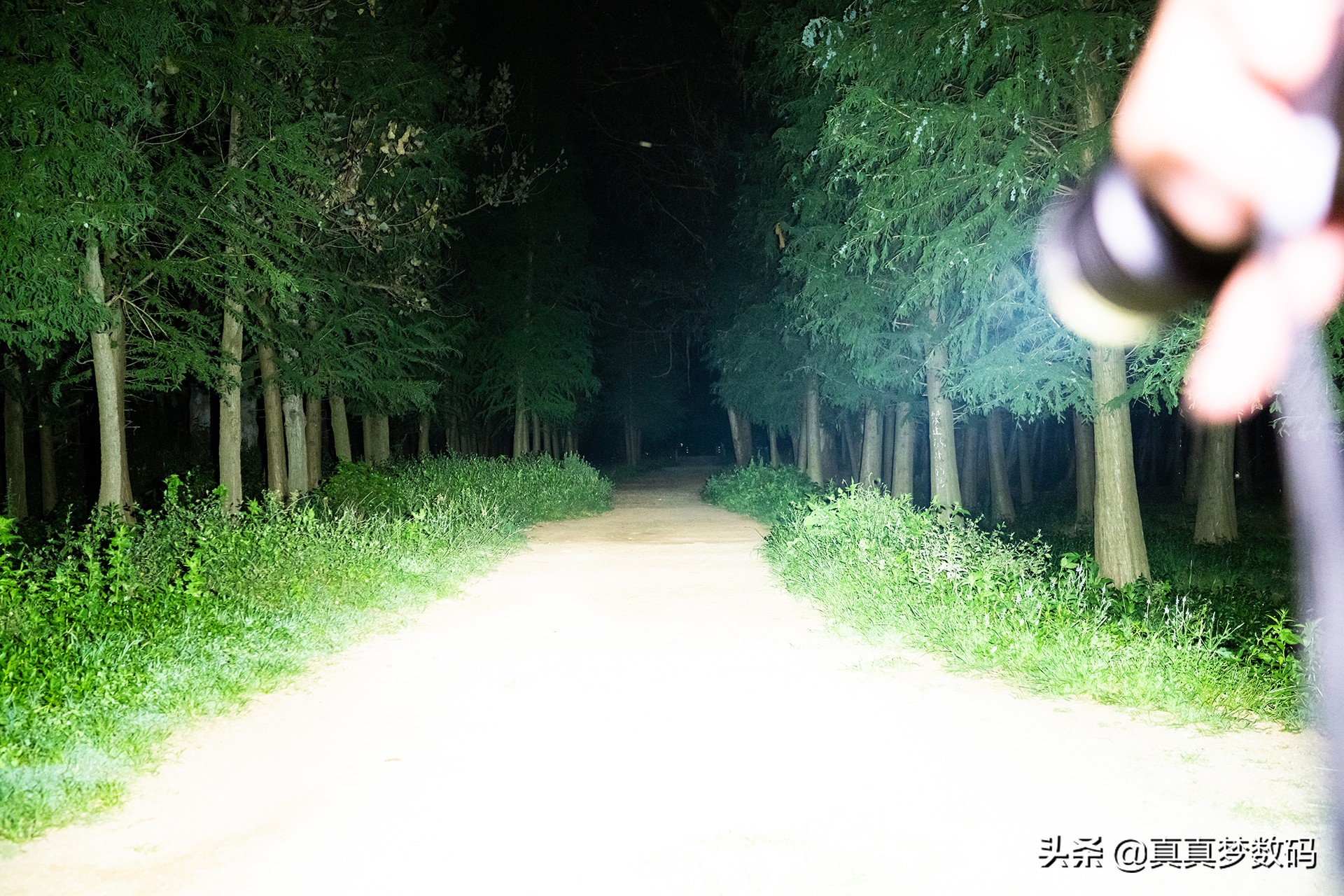 2021强光手电选购经验篇一:盘点我的高性价比强光手电筒