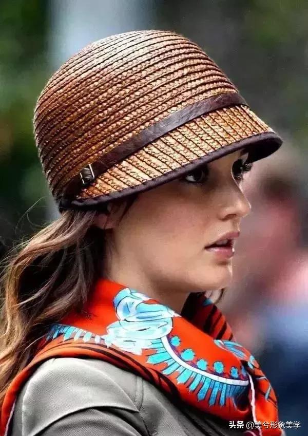 旧衣服怎么系丝巾好看,长条丝巾系法变衣服内搭