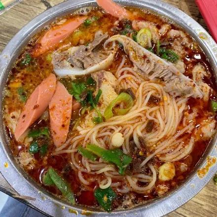 徐州冷面的汤底,满满一碗羊肉