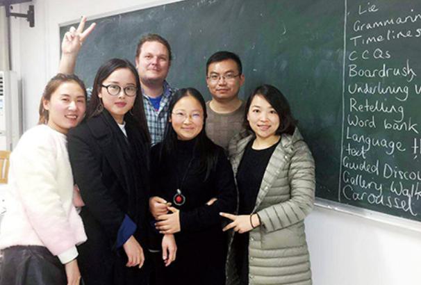 为什么大学里的英语课，多数是年轻漂亮的女老师？男老师去哪了