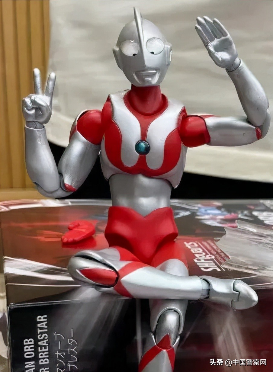 上海警方查获400万元假奥特曼,上海警方查获假奥特曼被送玩具