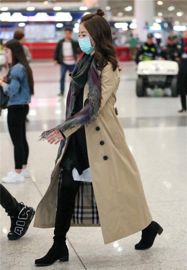 发量少穿大衣怎么扎头发,冬天衣服厚头发怎么扎温柔简单