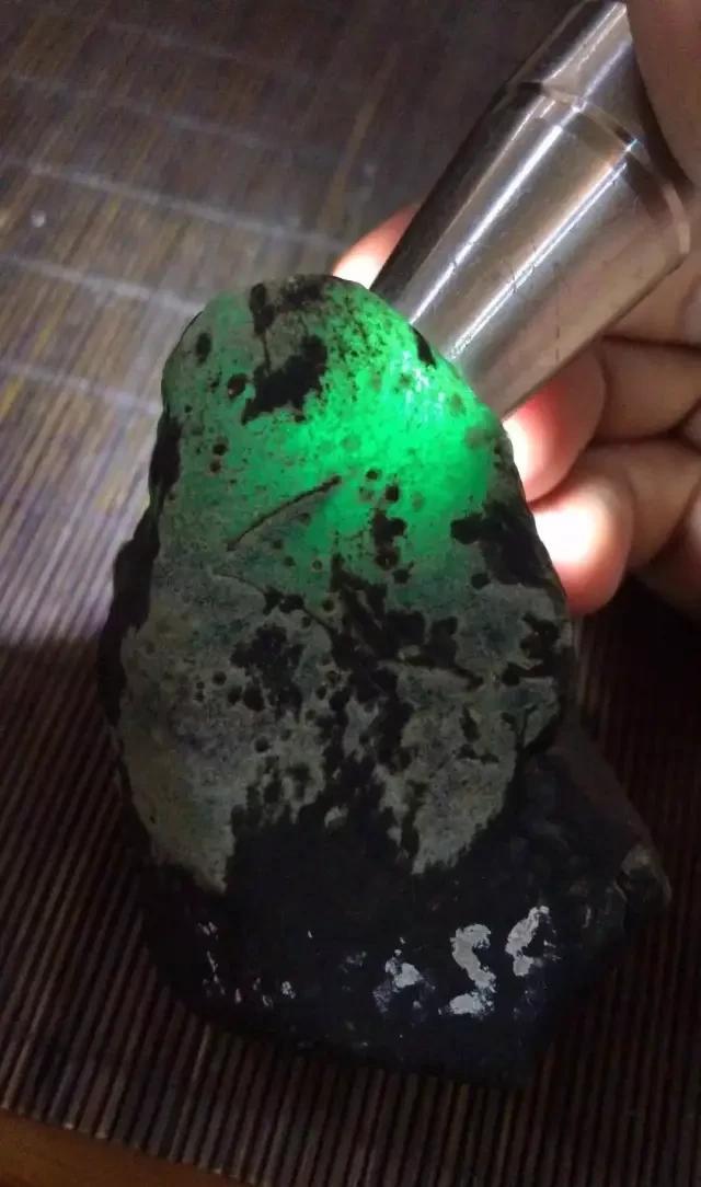 捡漏翡翠原石,南齐晴底翡翠原石