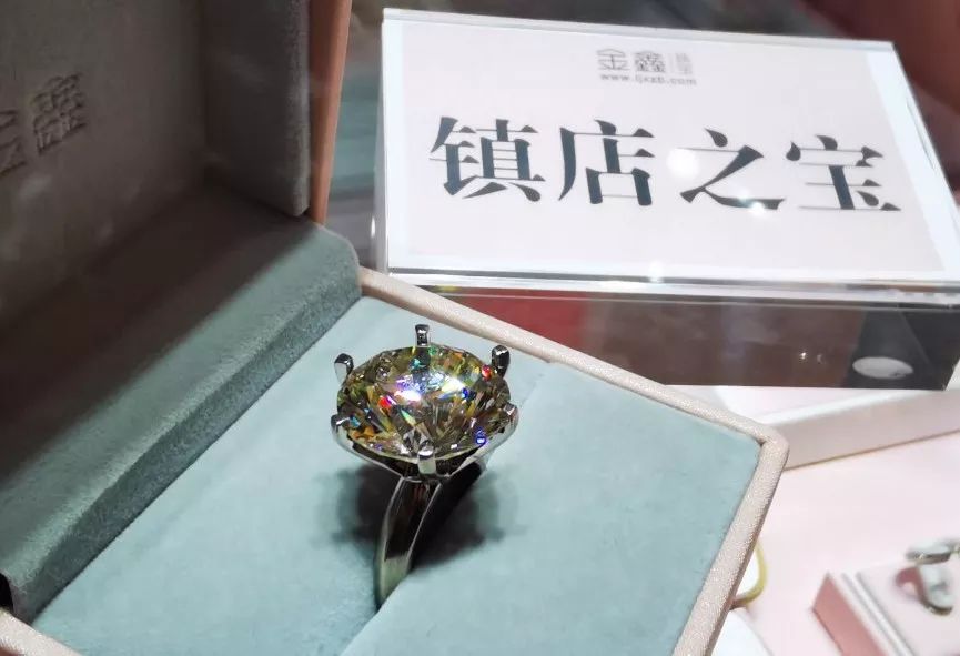 金鑫珠宝郑州永和铂爵店亮相,引数百名跑男排队代购