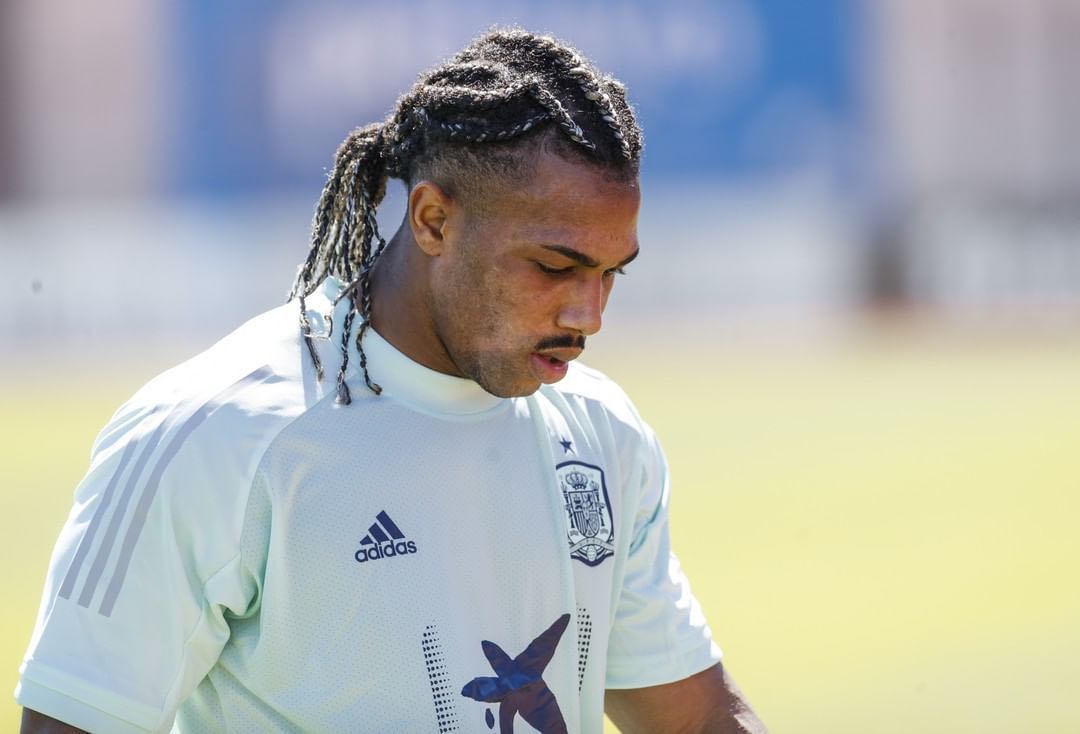 葡萄牙0-1西班牙,葡萄牙0-1摩洛哥c罗越位破门