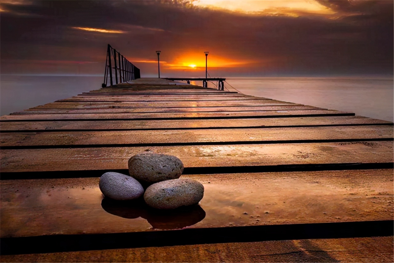 城府深不可测的人往往爱说三种话,有城府的人一般说话较谨慎