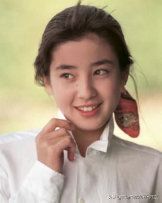 宫泽理惠写真曝光,宫泽理惠被拍穿宽松裙装上街