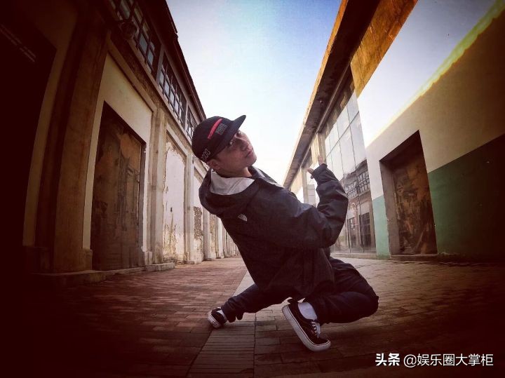 这就是街舞：KOD四届冠军再次陪跑，从世界顶尖舞者变背景解说员