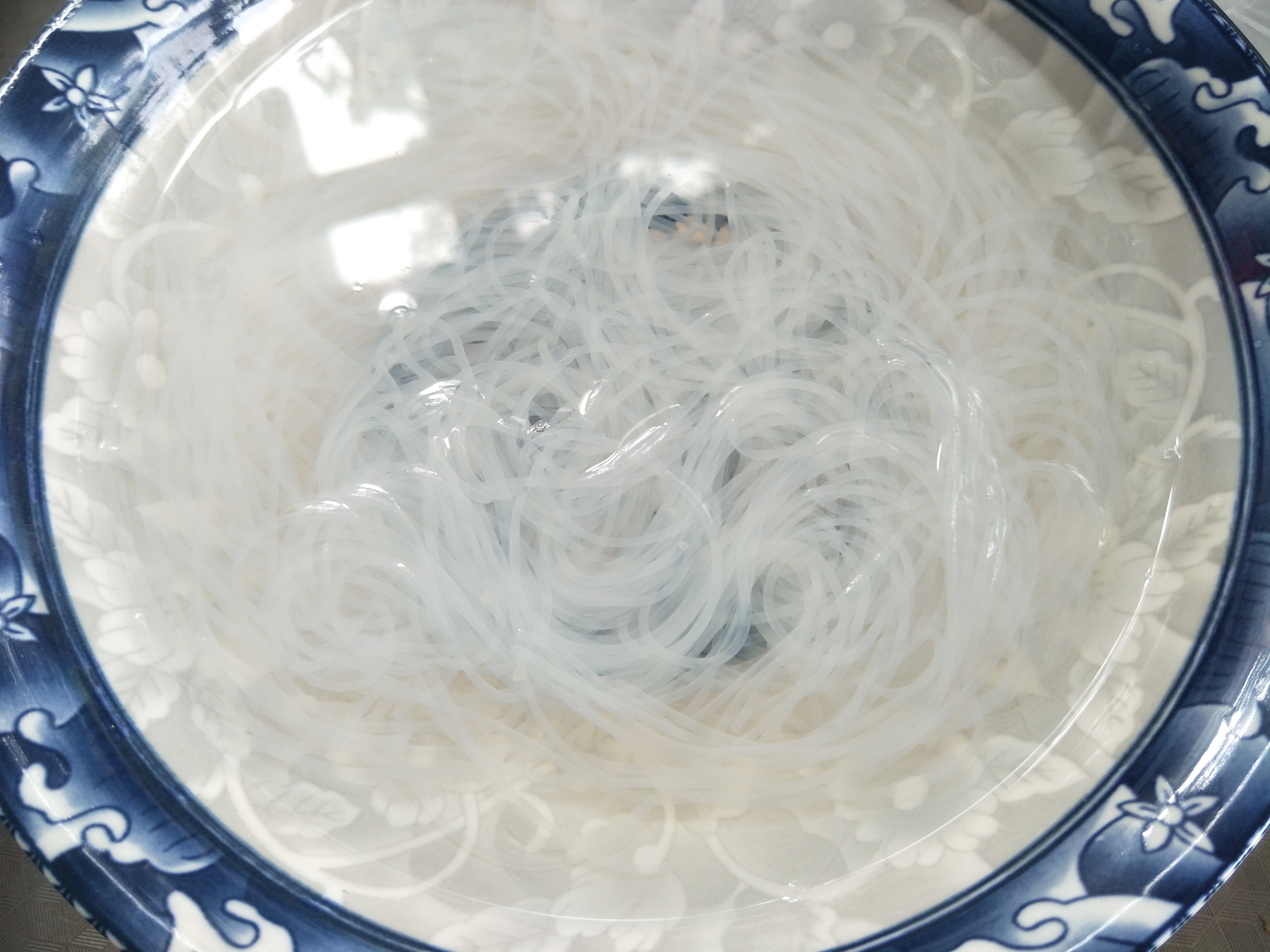 炒粉丝用什么水泡,怎么炒粉丝又粘又脆