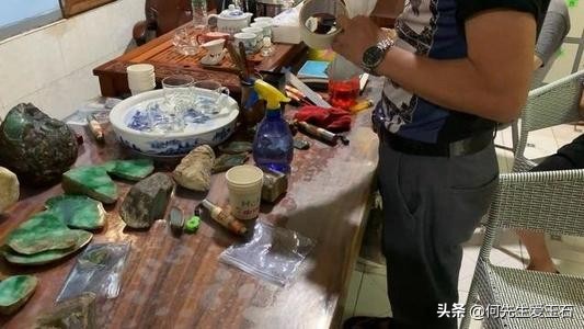 缅甸翡翠鉴别方法及鉴定误区,买翡翠要怎么查是真是假
