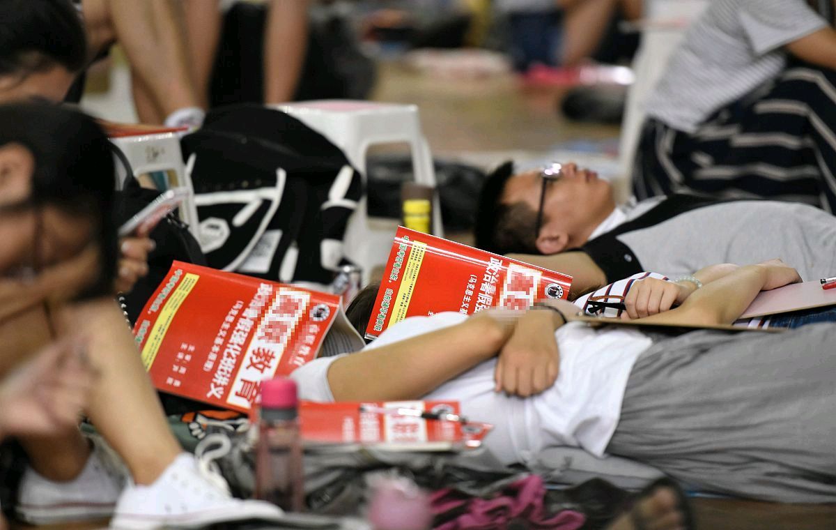 “推免生”的处境尴尬吗?大学生该选择保研还是考研呢?别选错了