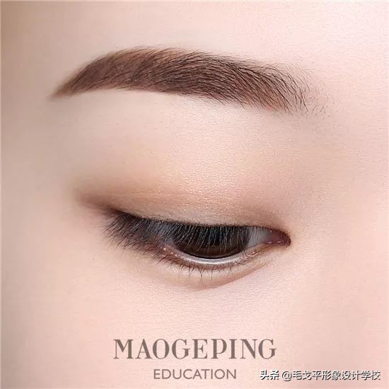 内双化眼妆使眼睛变大有神,眼妆怎样画得好看显得有神内双