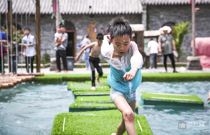 2018时光已走滨州日报90后小美摄影记者定格了您的最美