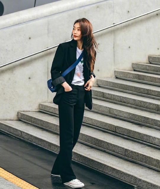 韩系时尚街拍简约优雅高级,韩国西装短裙穿搭