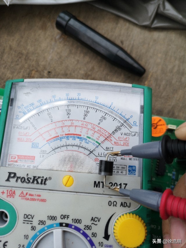 牙科口腔全景机一开机就跳闸，小伙子看一眼就知道哪儿坏了……
