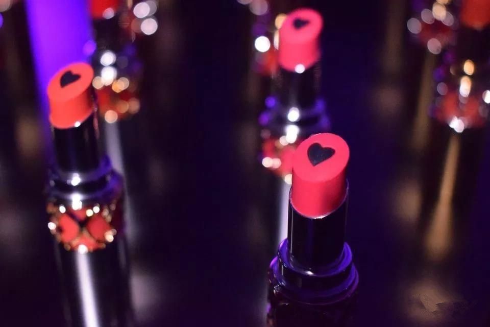 ysl唇膏必买,ysl黑心唇膏草莓红