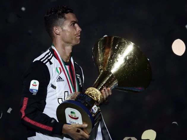 c罗迎39周岁生日快乐,37岁的c罗也抵不过岁月的流逝