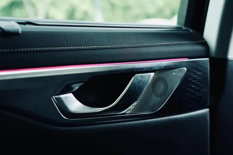 试驾摩卡视频,燃油版摩卡测评