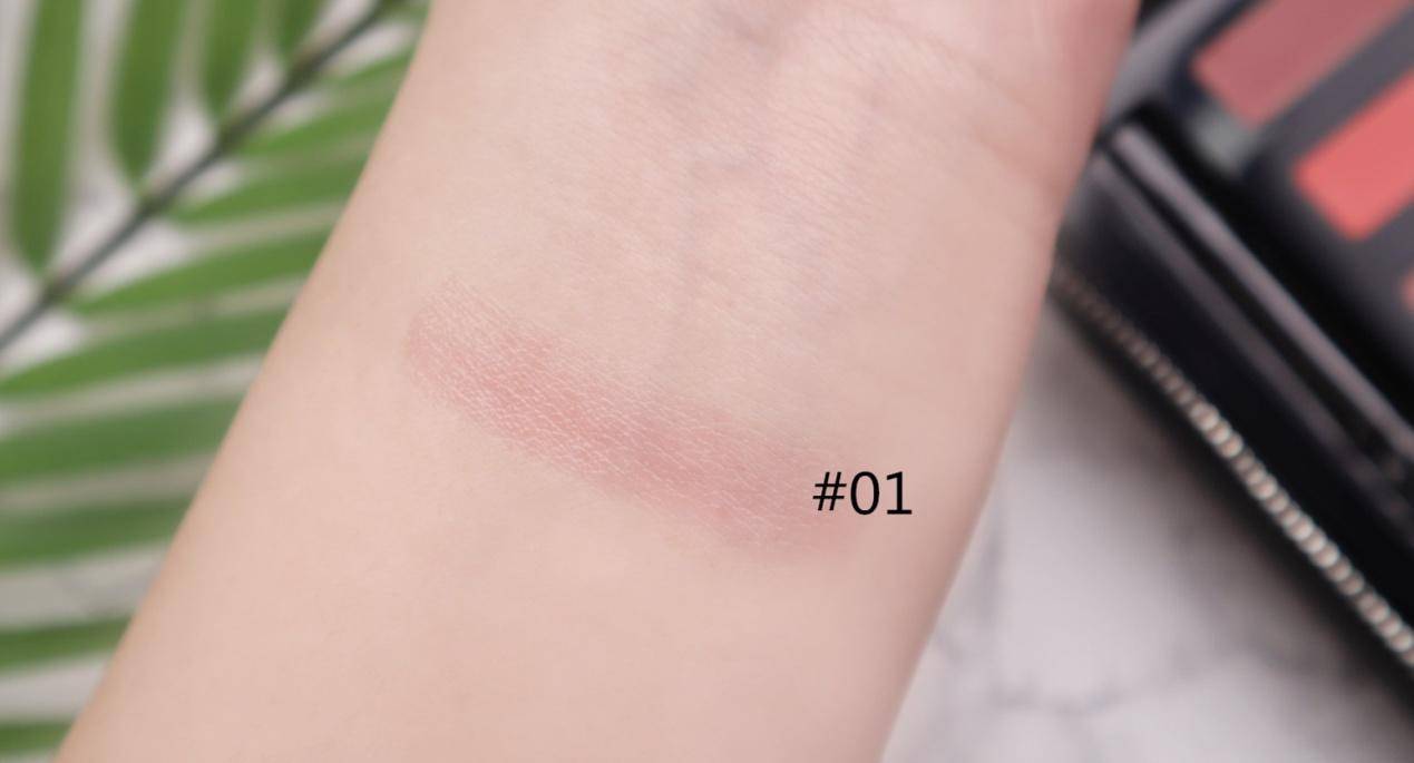 纪梵希唇彩口红,既是口红又是润唇膏