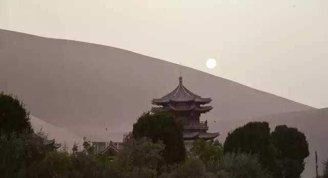 她的美是你无法企及的,她的美是不可方物的美