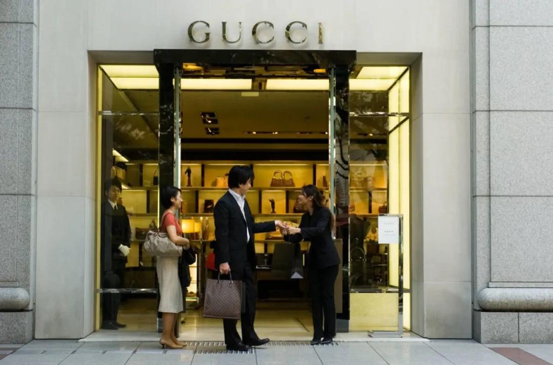 买gucci的年轻人,卖gucci的小玉