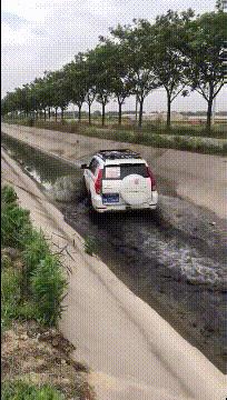 男子被车撞出3米求生欲,求生欲创造奇迹男子被撞