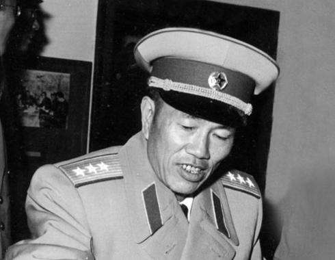 邓华有多厉害？毛主席极力称赞，彭老总：不听邓华言，吃亏在眼前