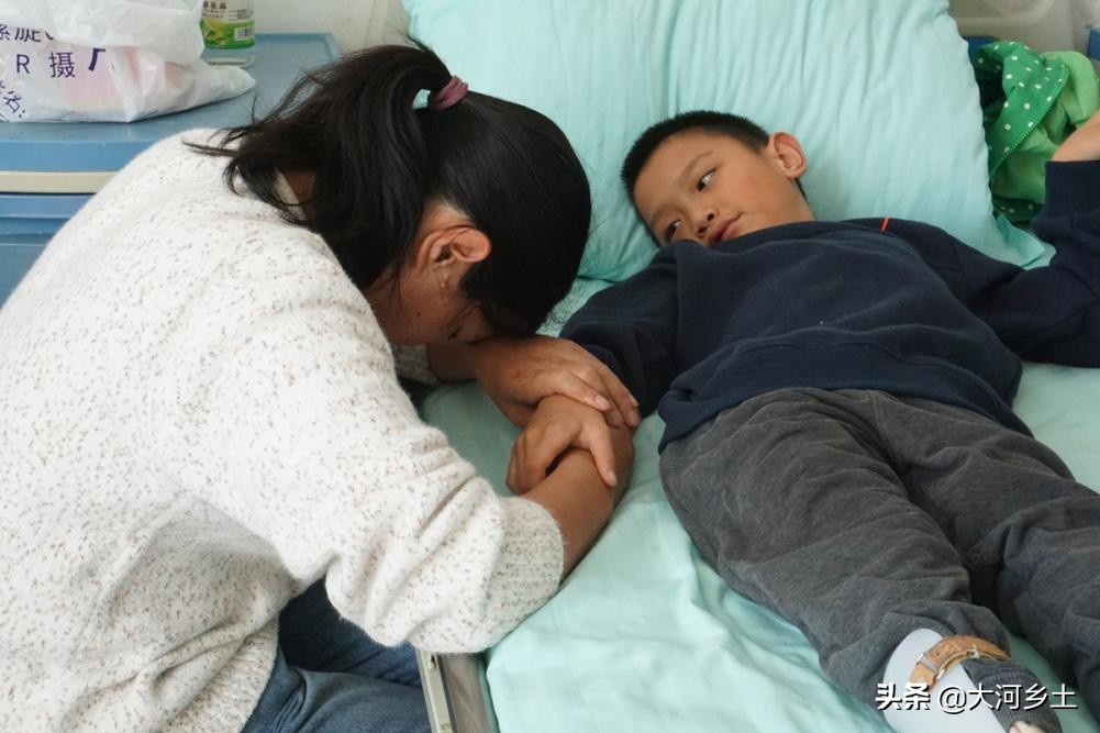 8岁男孩半夜熟睡啼哭,8岁男童不自觉的跟哭泣似的