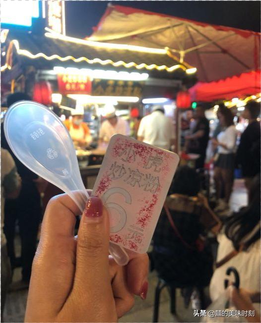 开封小吃街炒凉粉,开封鼓楼小吃夜市