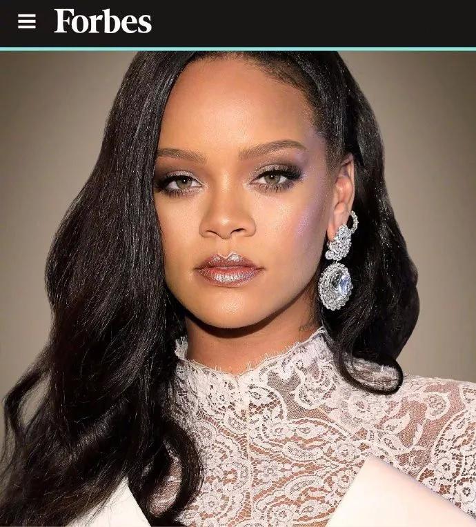 蕾哈娜时装大秀,蕾哈娜惊艳时装