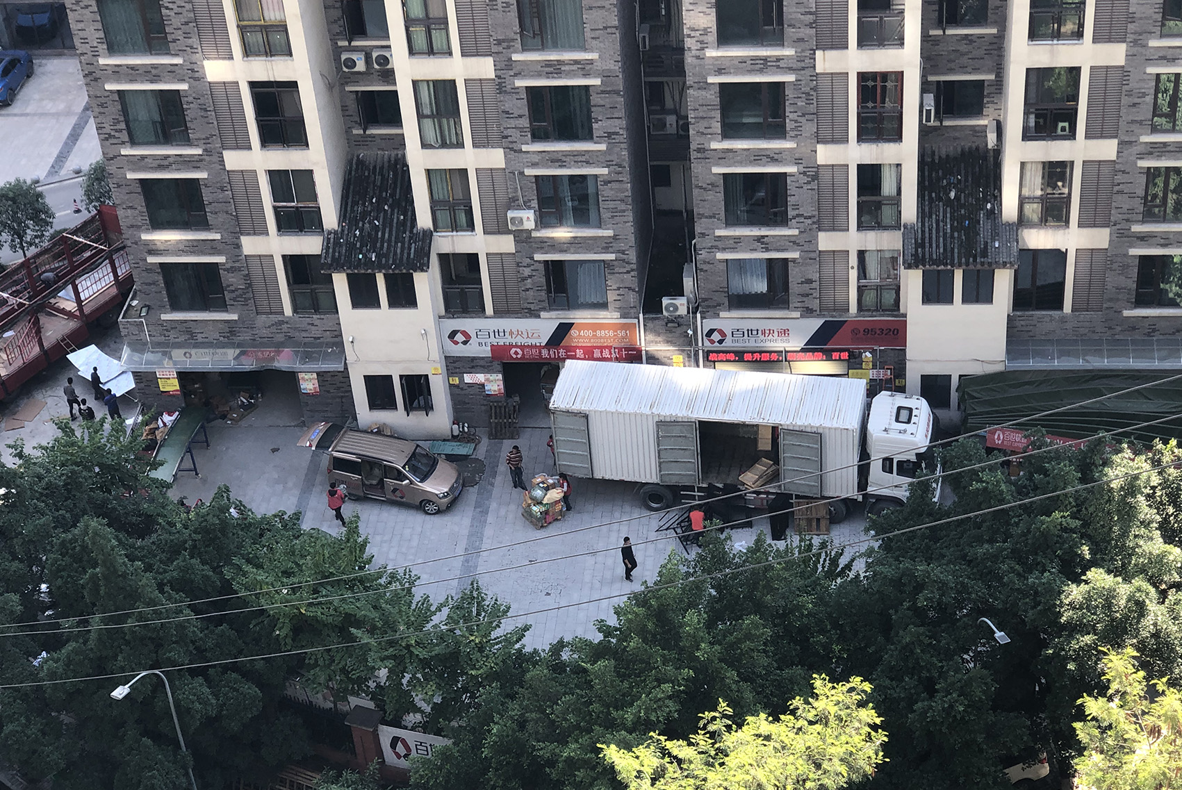 18岁小伙干快递一年净赚80万,干了12年快递赚了200万