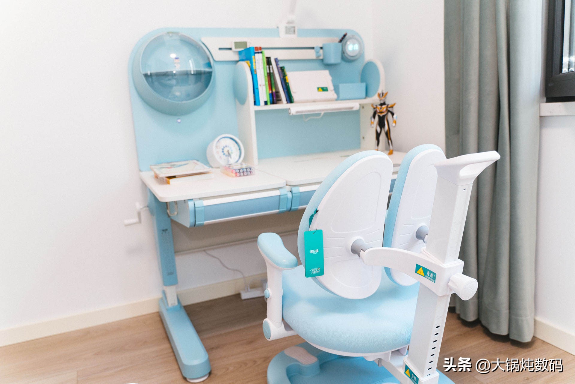 黑白调儿童学习桌星空款,儿童学习桌到底是不是智商税