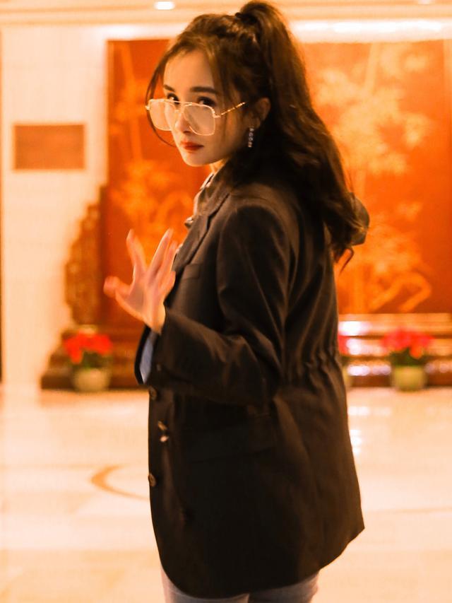 杨幂新代言的是什么品牌衣服,杨幂代言穿搭