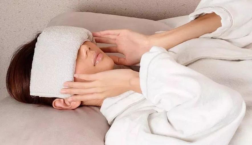 简单有效缓解黑眼圈的两个小方法,坚持用这四种方法有效缓解黑眼圈