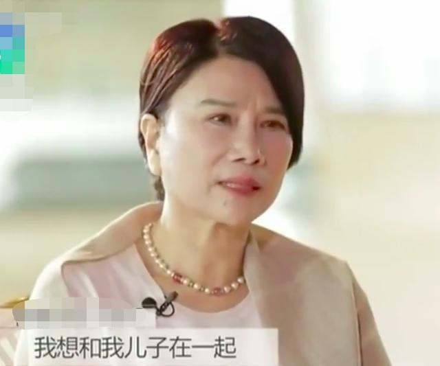 董明珠为什么只给儿子开十万的车,身家百亿的董明珠
