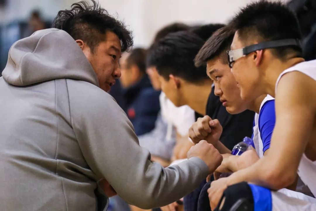 十六强激烈幸存不易新八强更强明日开战丨2018-19耐克高中联赛