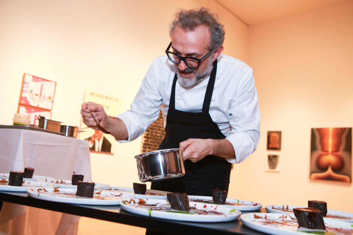 全球“逃疫”战：从纵身跳海到彩虹猎人