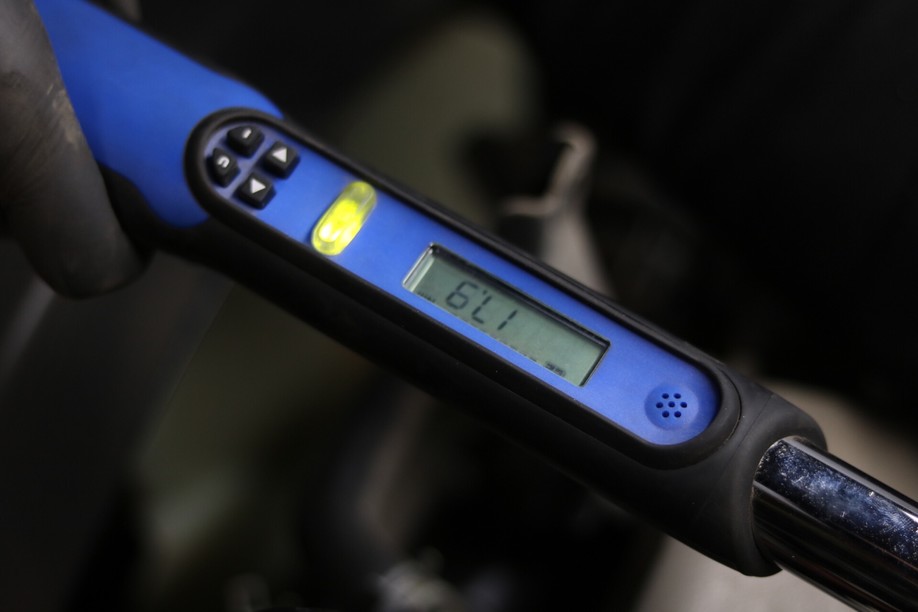 怪兽修车:修复一辆09款中东版丰田霸道,最终旧车变新车