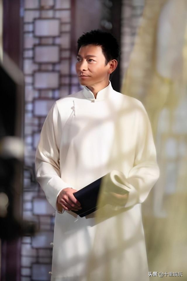 古驰GUCCI推出男士连衣裙，再也不用偷穿女朋友的连衣裙了