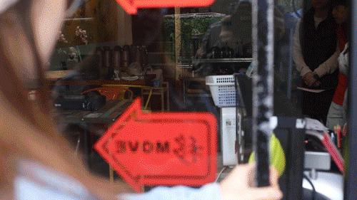 冲着“海虫子”去的卜卜贝，每天排队到凌晨1点