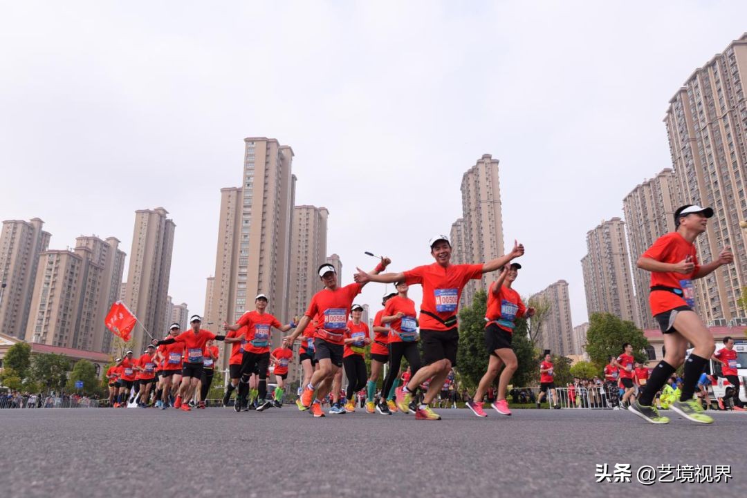奔跑中国潜江国际马拉松赛视频,宁波吉利汽车马拉松