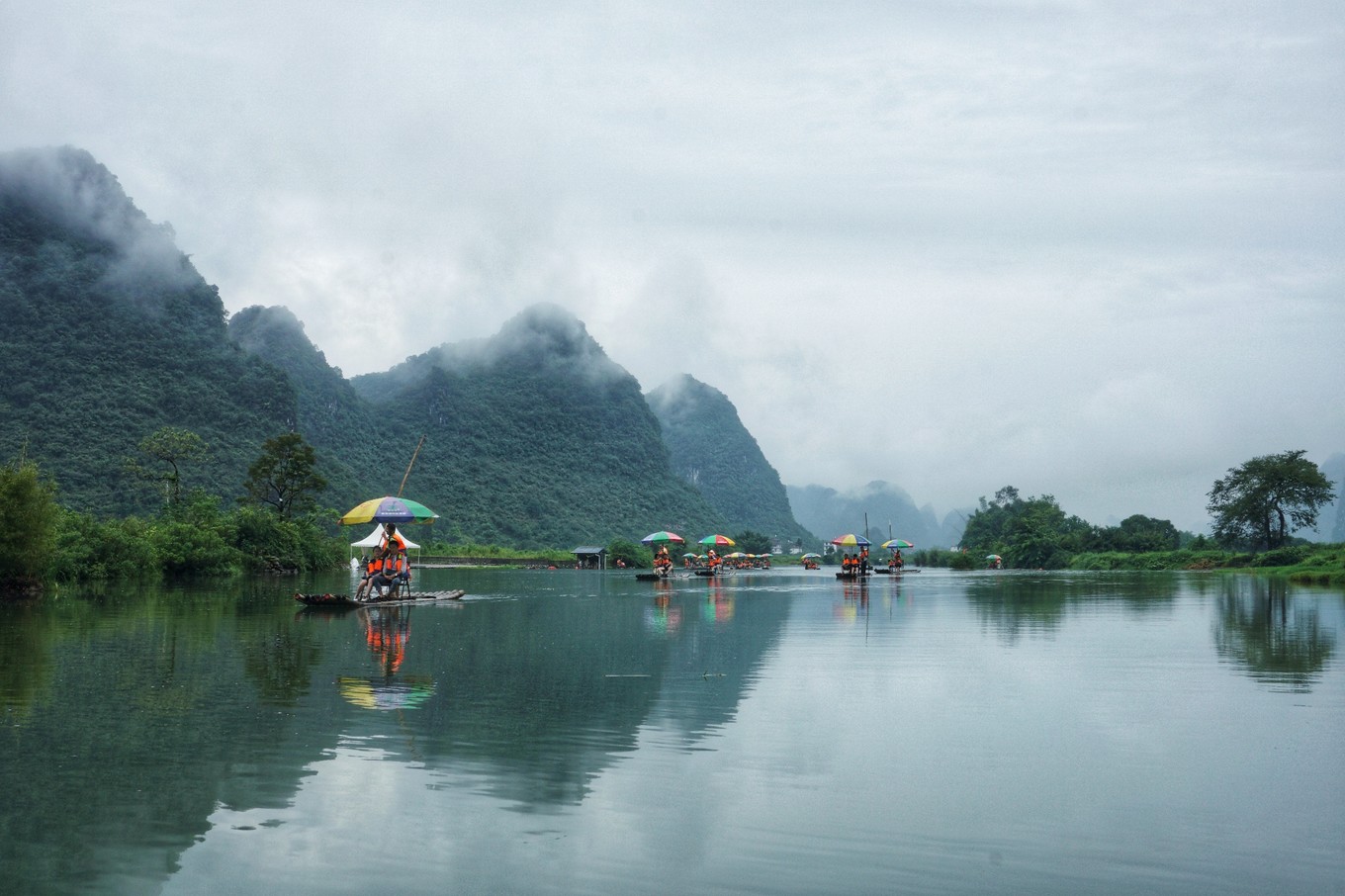 阳朔竹筏还能坐吗,阳朔竹筏漂流景点