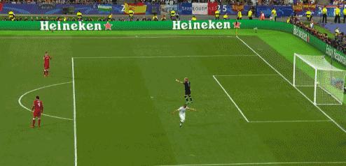 卡里乌斯球场女友,球场失意但情场得意