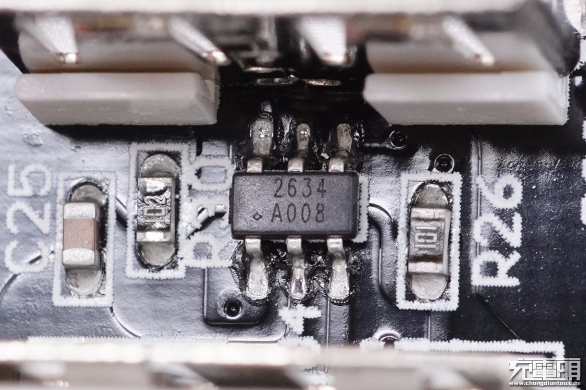 公牛插座新款和老款拆解,带USB接口公牛插排